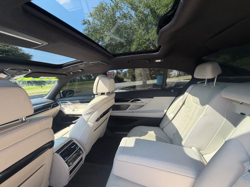 2021 BMW 740i - $36,900