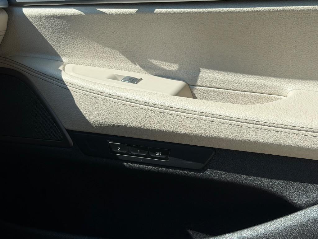 2021 BMW 740i - $36,900