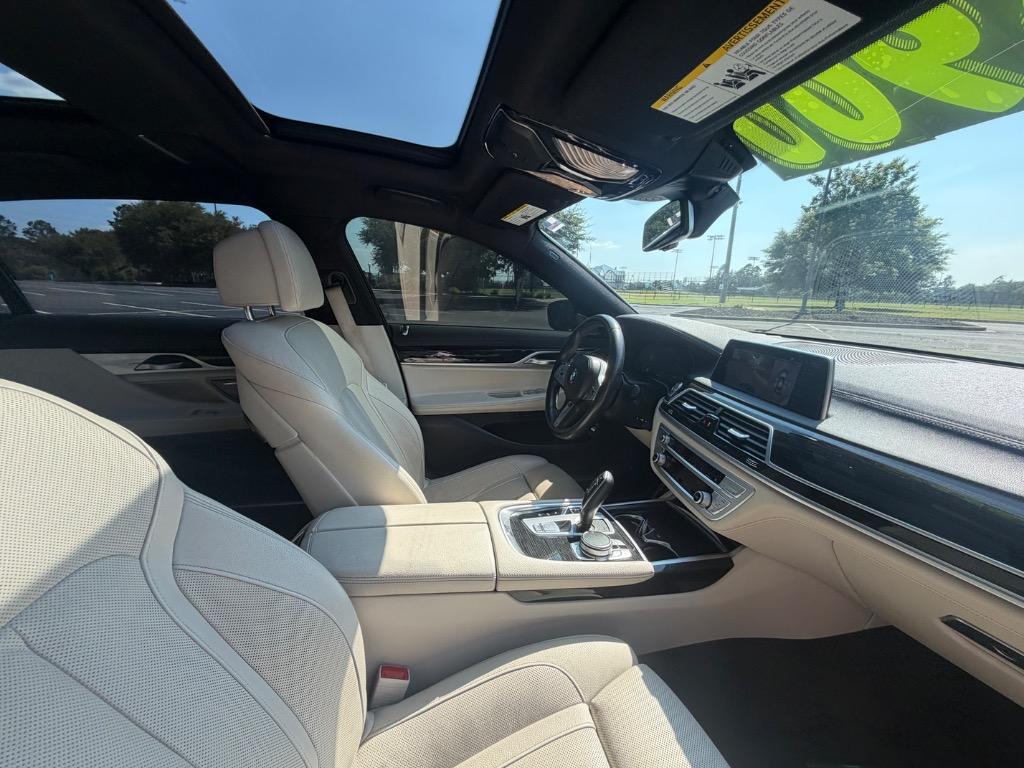 2021 BMW 740i - $36,900