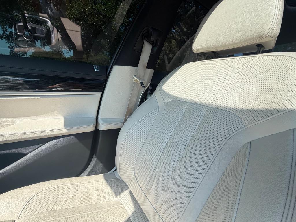 2021 BMW 740i - $36,900