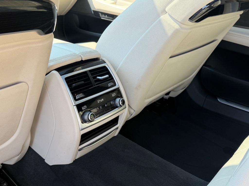 2021 BMW 740i - $36,900