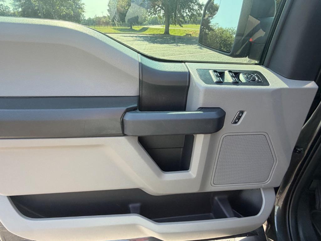 2020 Ford F150 - $28,900