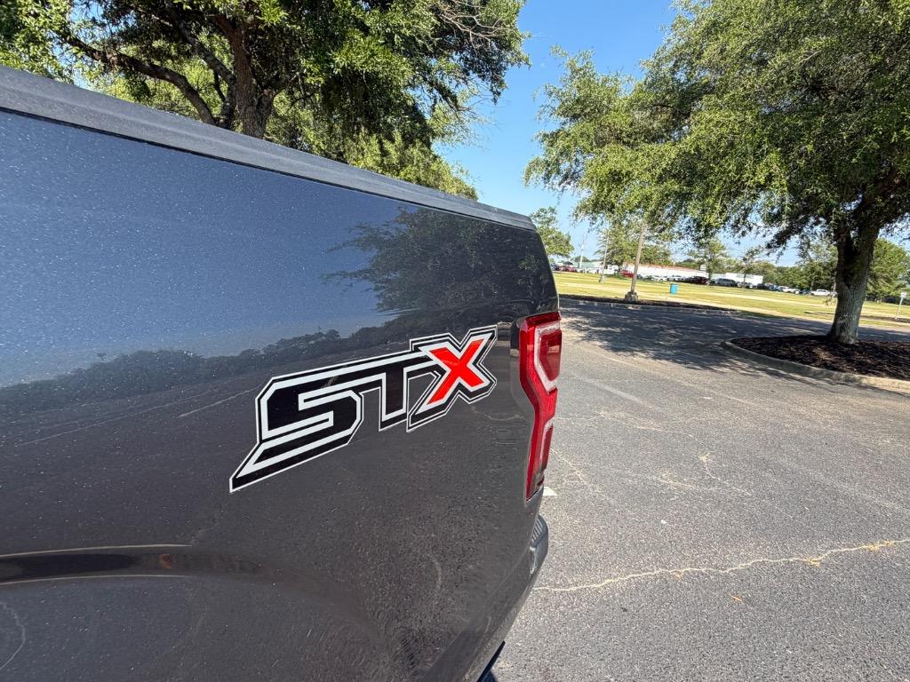 2020 Ford F150 - $28,900