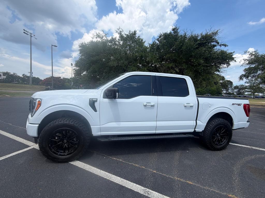 View vehicle photo 2