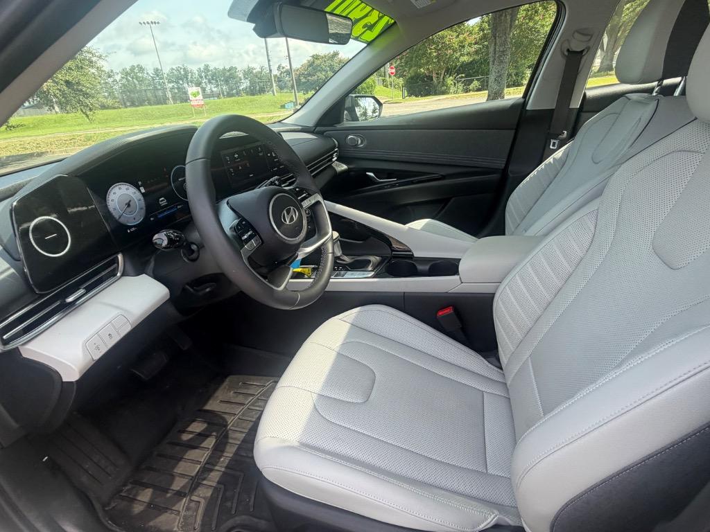 2025 Hyundai Elantra - $23,900