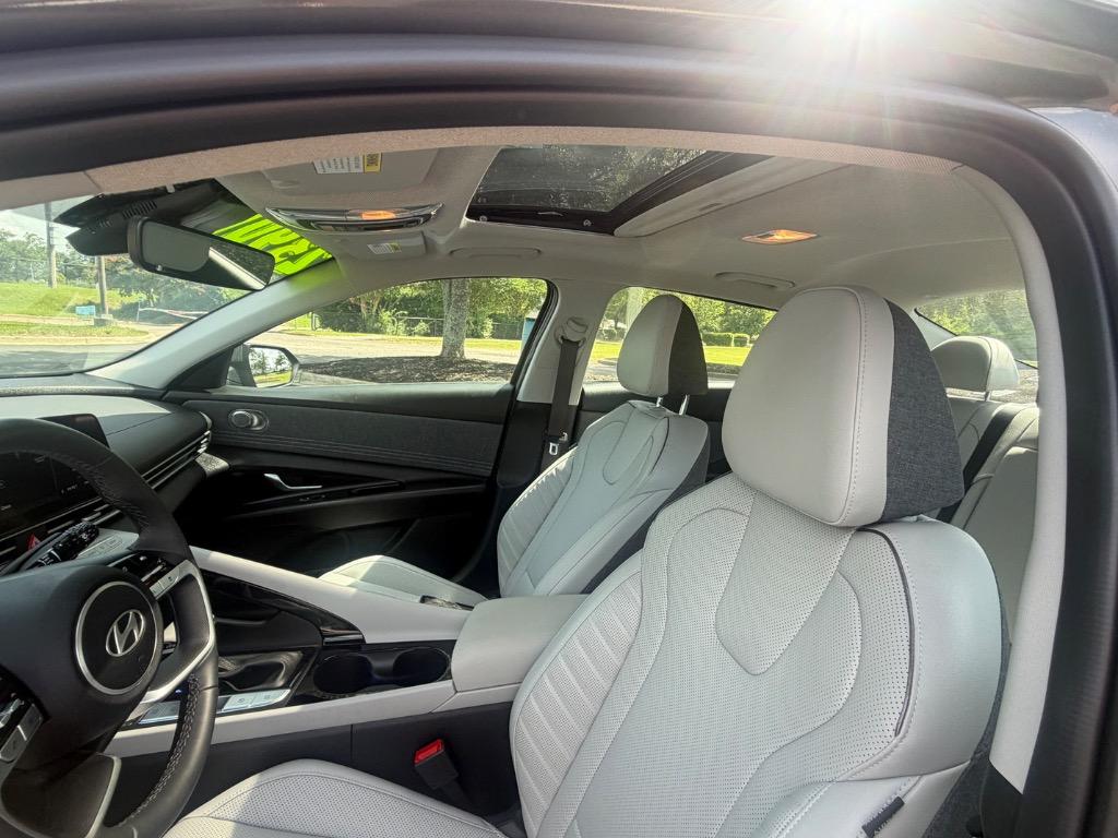 2025 Hyundai Elantra - $23,900