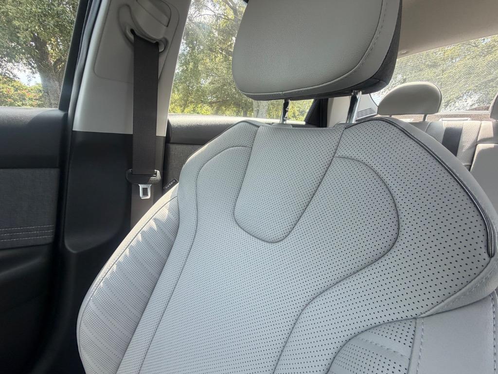 2025 Hyundai Elantra - $23,900