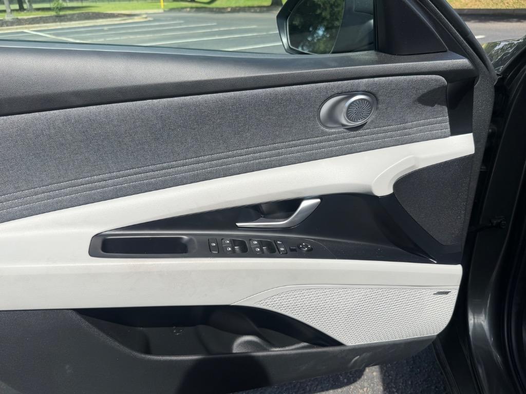 2025 Hyundai Elantra - $23,900