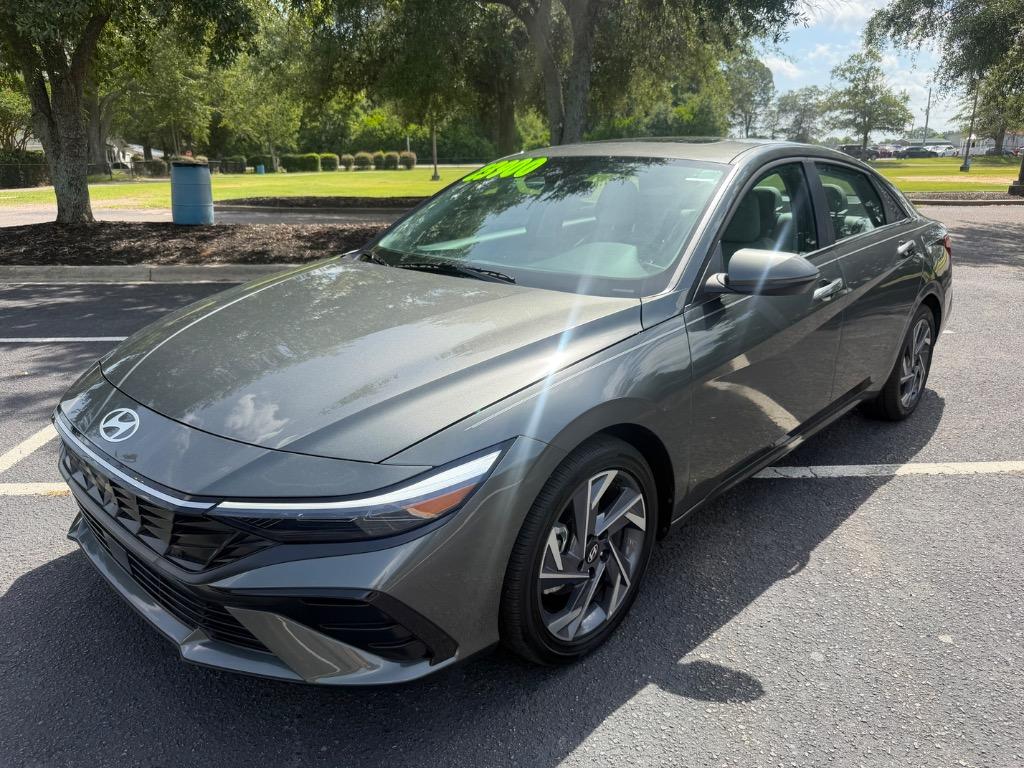 2025 Hyundai Elantra - $23,900