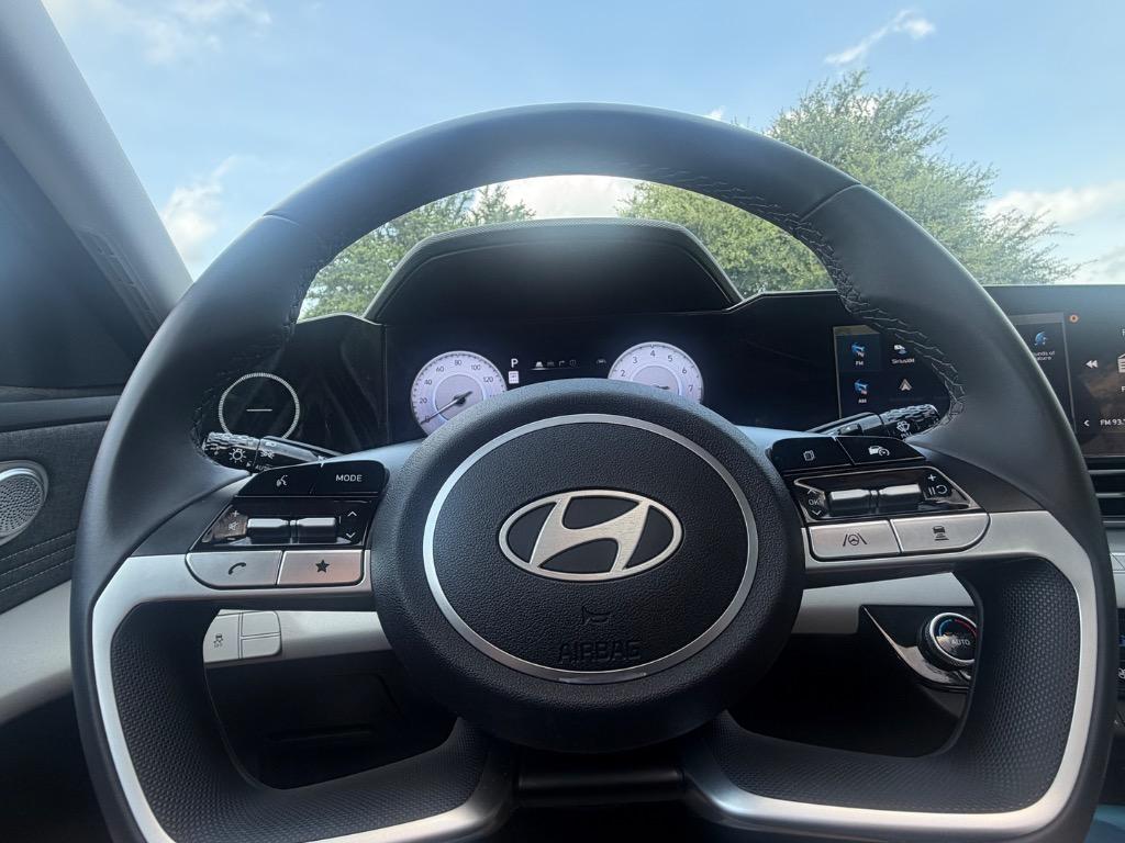 2025 Hyundai Elantra - $23,900