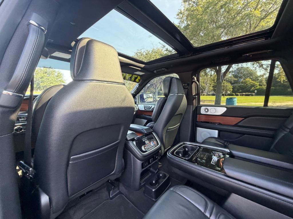 2020 Lincoln Navigator - $37,900