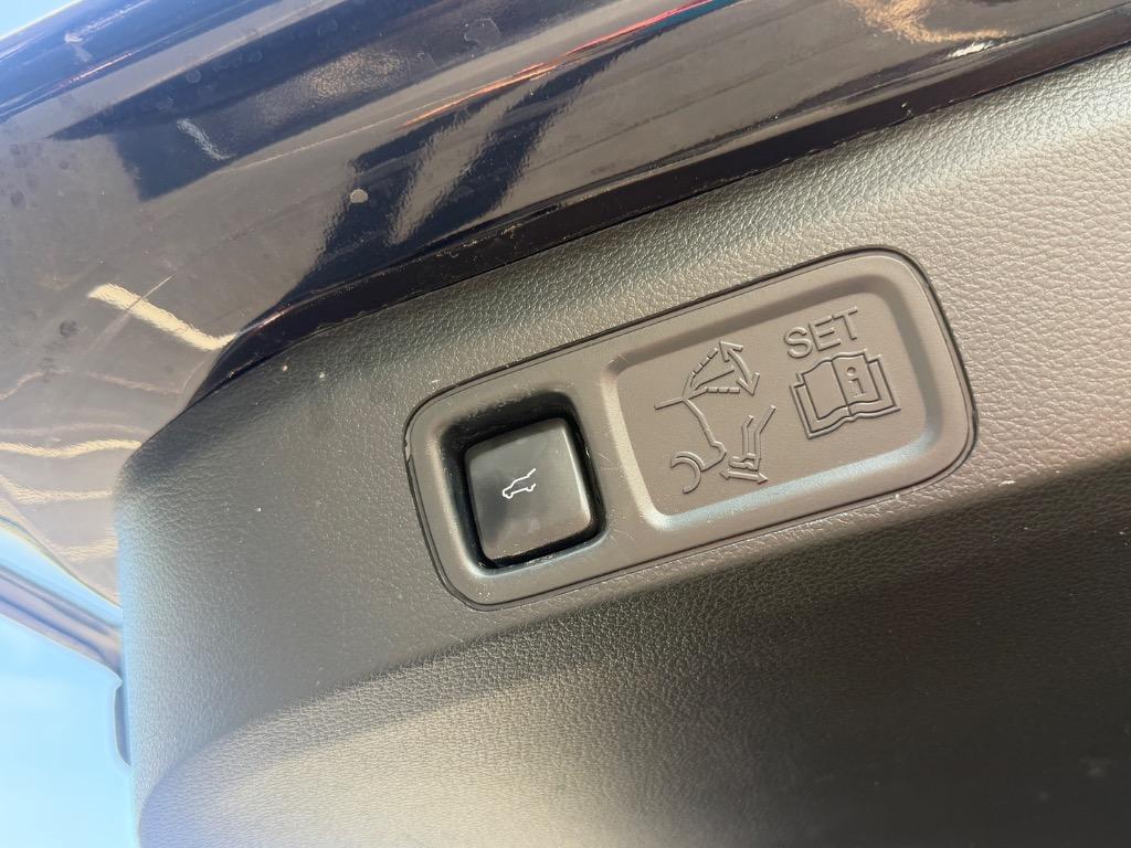 2020 Lincoln Navigator - $37,900