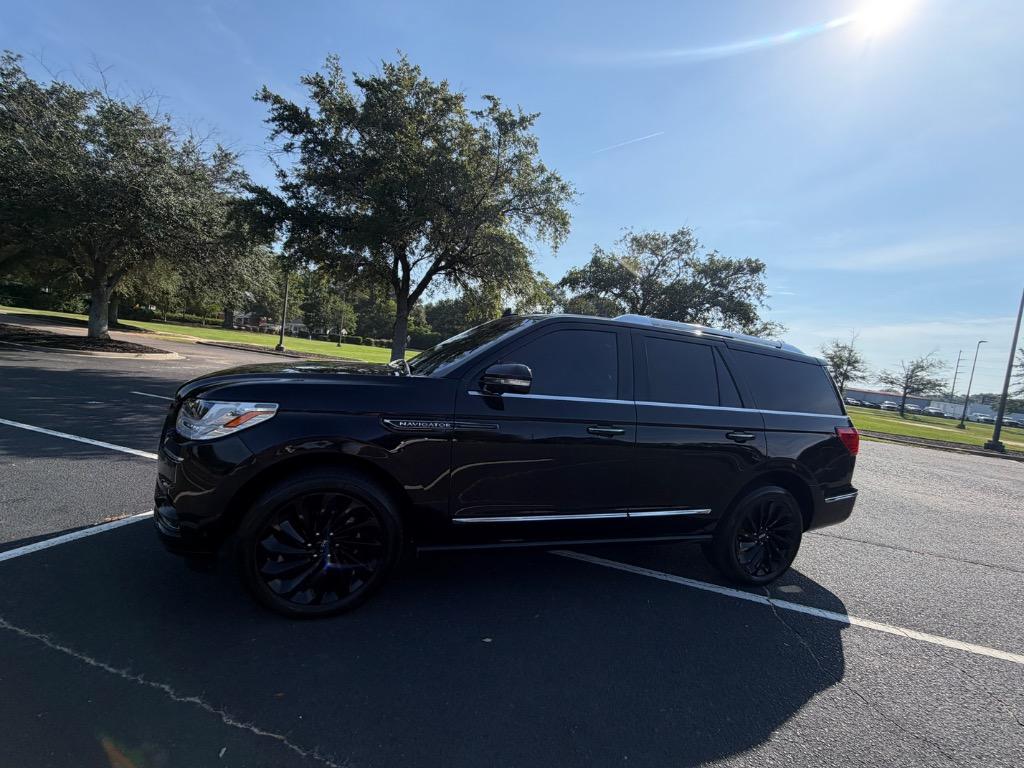 2020 Lincoln Navigator - $37,900