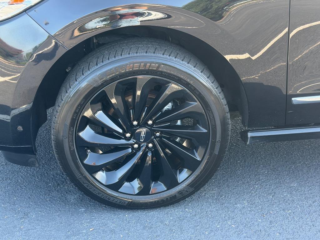 2020 Lincoln Navigator - $37,900