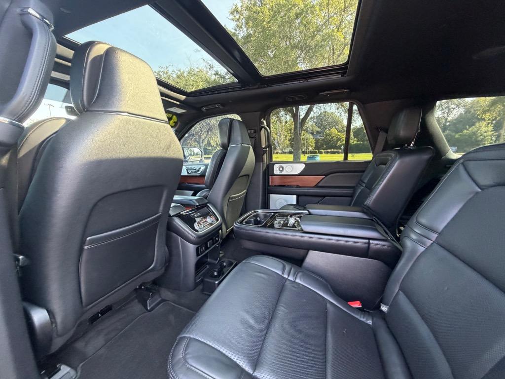2020 Lincoln Navigator - $37,900