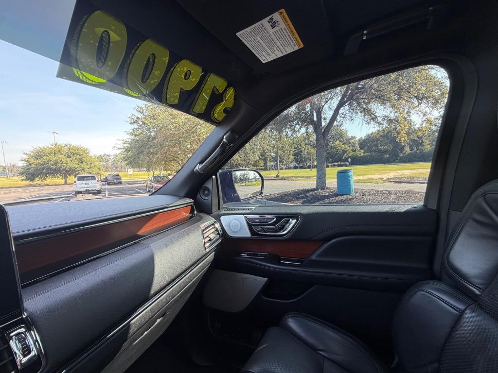 2020 Lincoln Navigator - $37,900