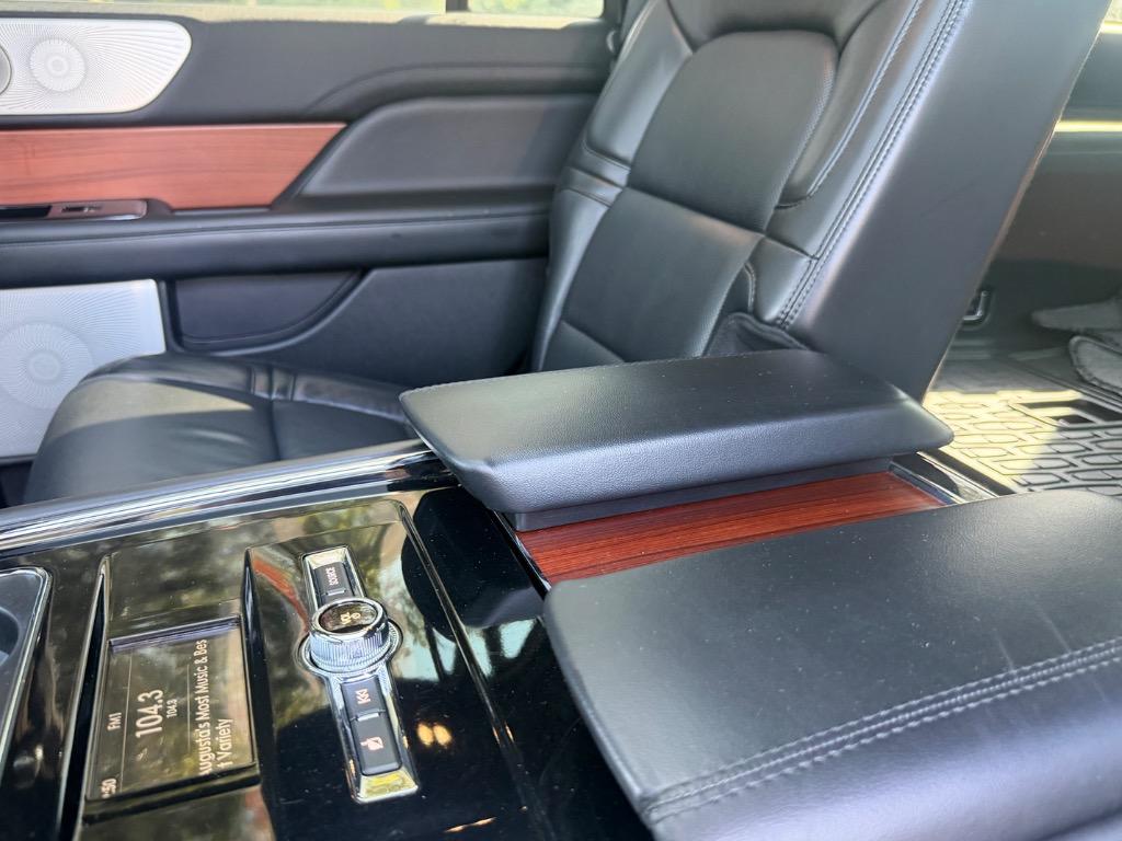 2020 Lincoln Navigator - $37,900