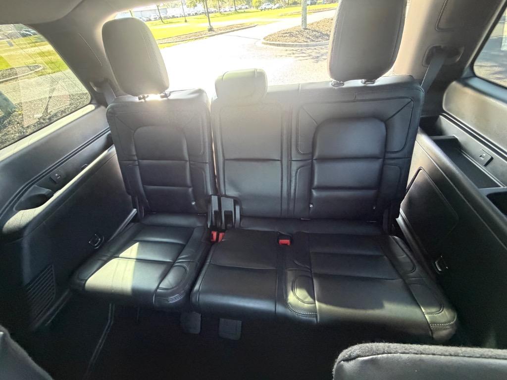 2020 Lincoln Navigator - $37,900