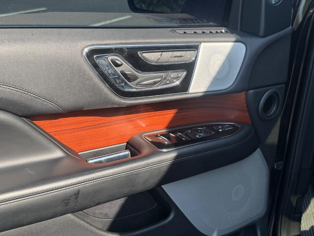2020 Lincoln Navigator - $37,900
