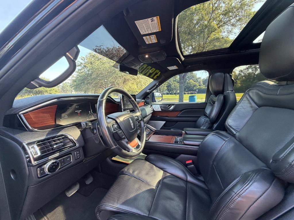 2020 Lincoln Navigator - $37,900