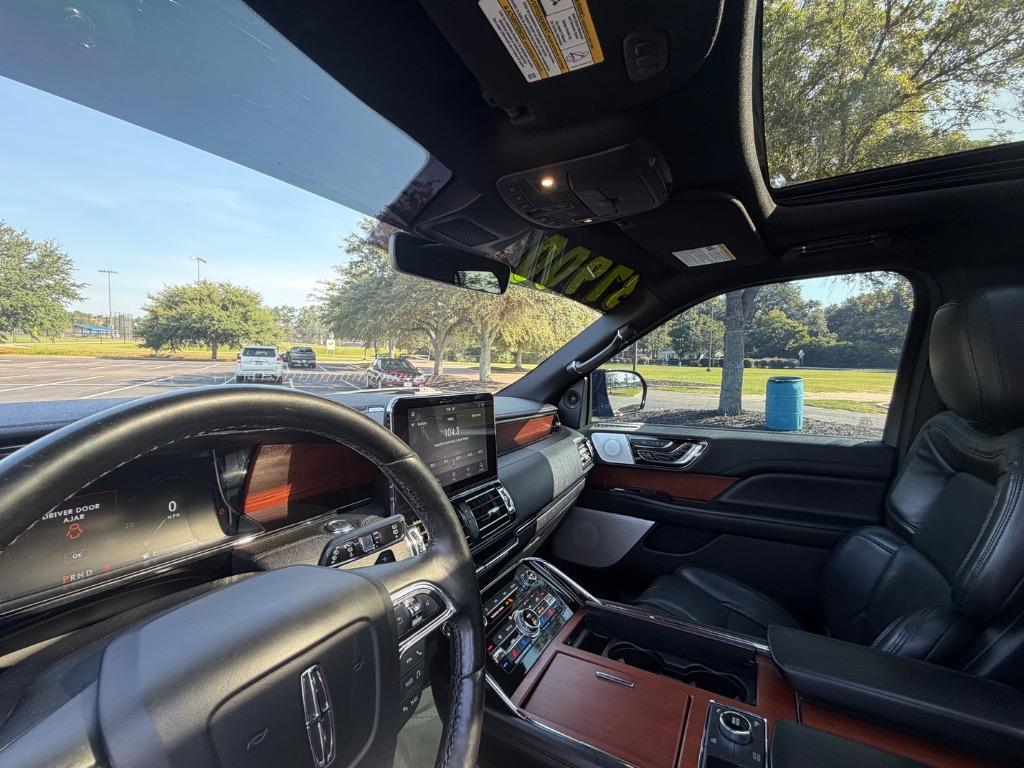 2020 Lincoln Navigator - $37,900