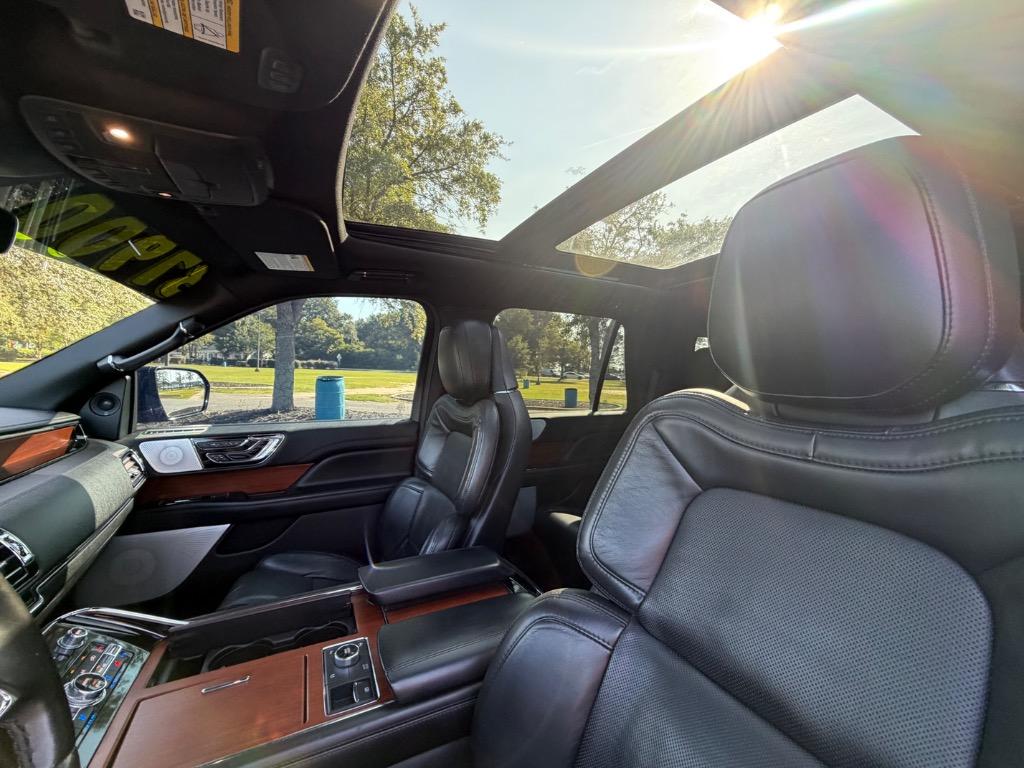 2020 Lincoln Navigator - $37,900