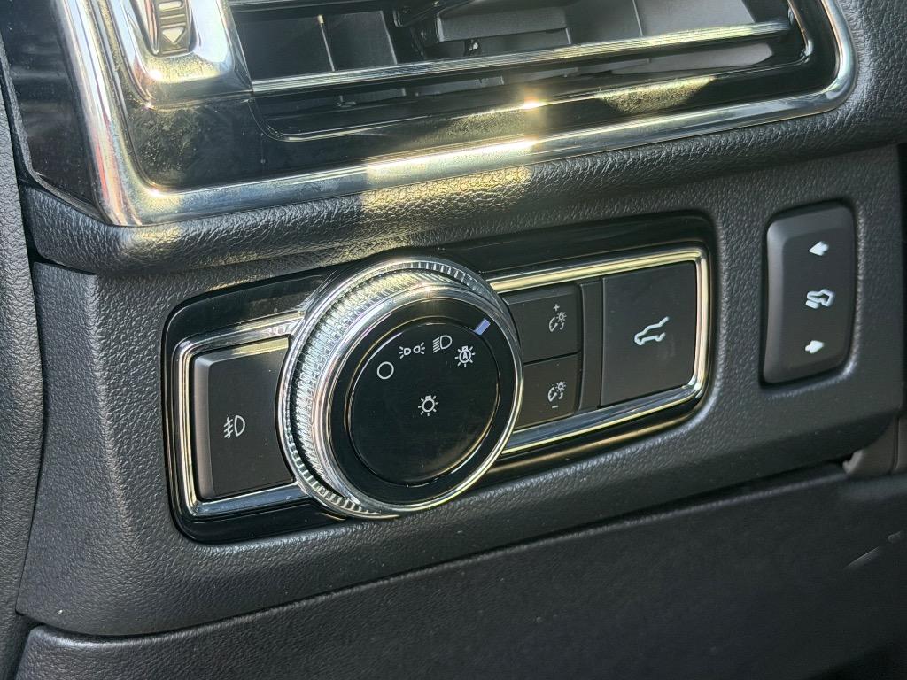 2020 Lincoln Navigator - $37,900