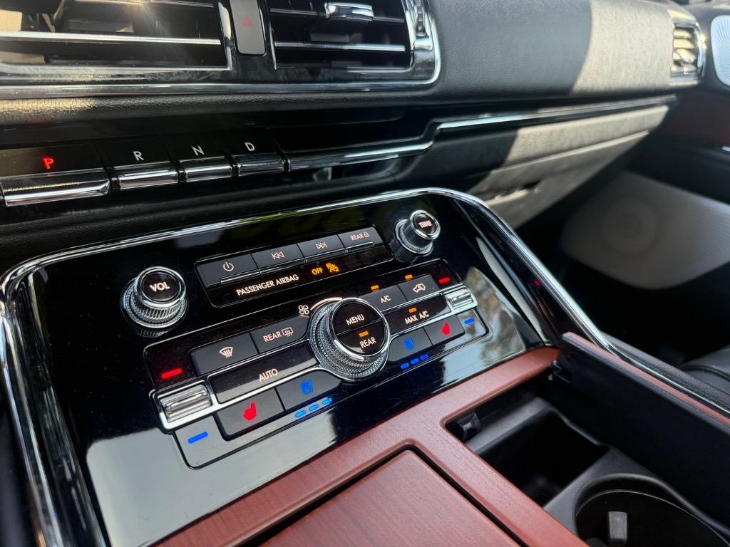 2020 Lincoln Navigator - $37,900