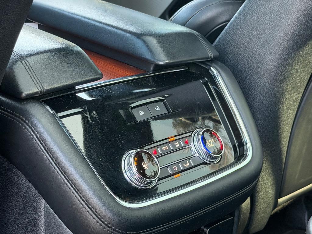 2020 Lincoln Navigator - $37,900