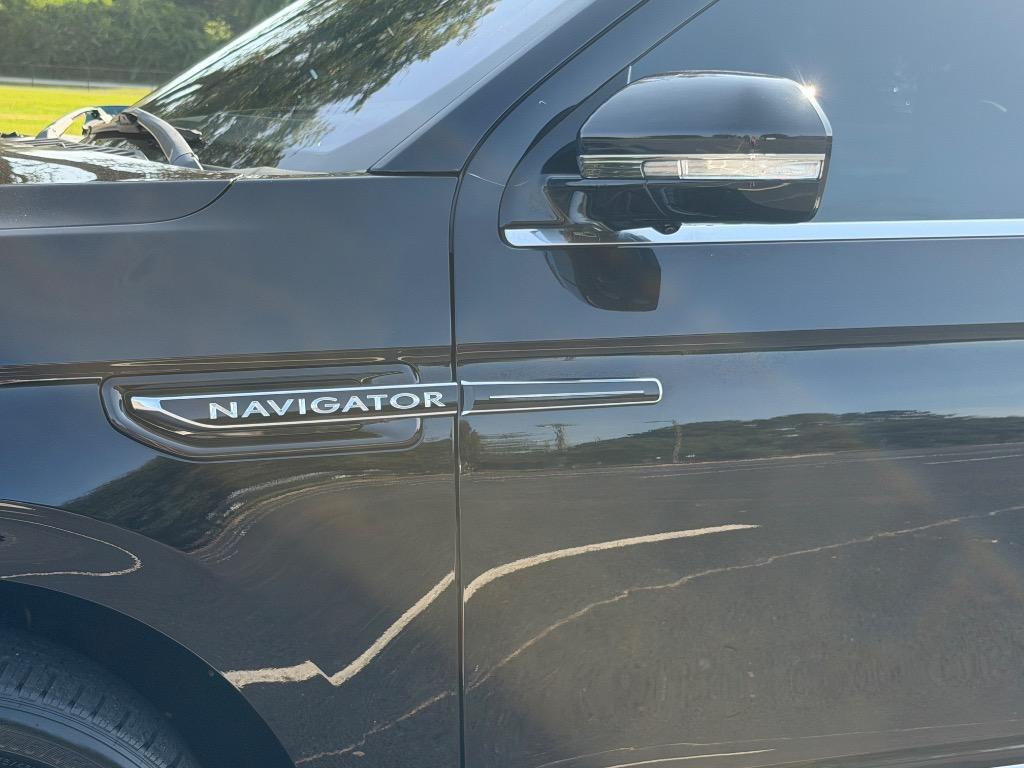 2020 Lincoln Navigator - $37,900