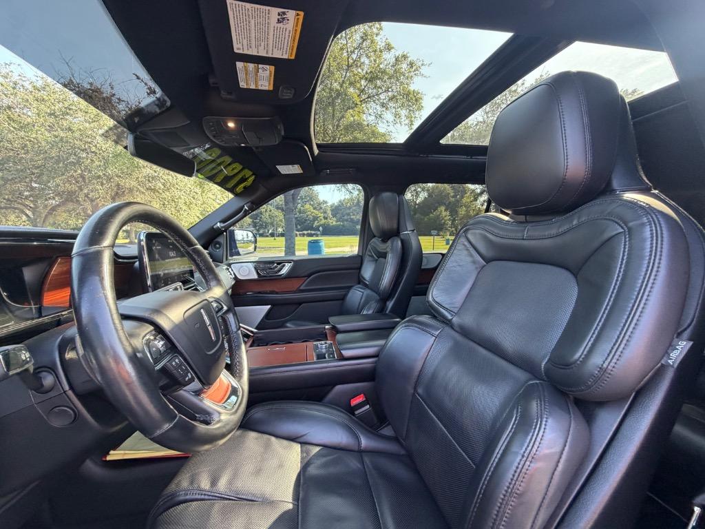 2020 Lincoln Navigator - $37,900