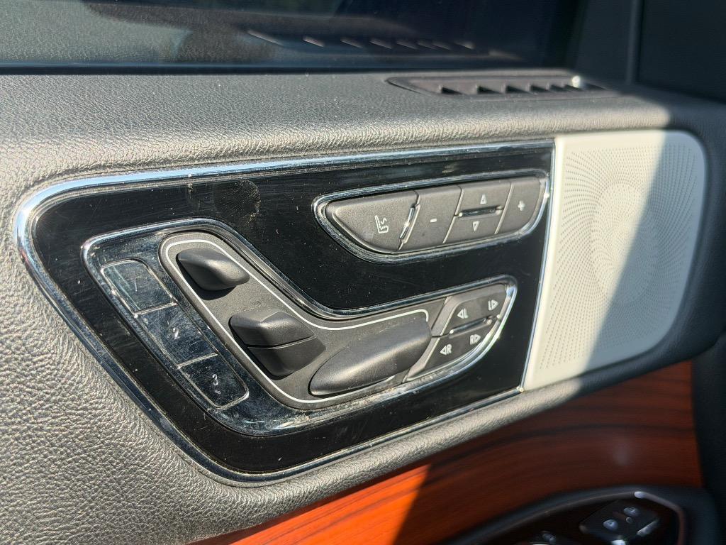 2020 Lincoln Navigator - $37,900