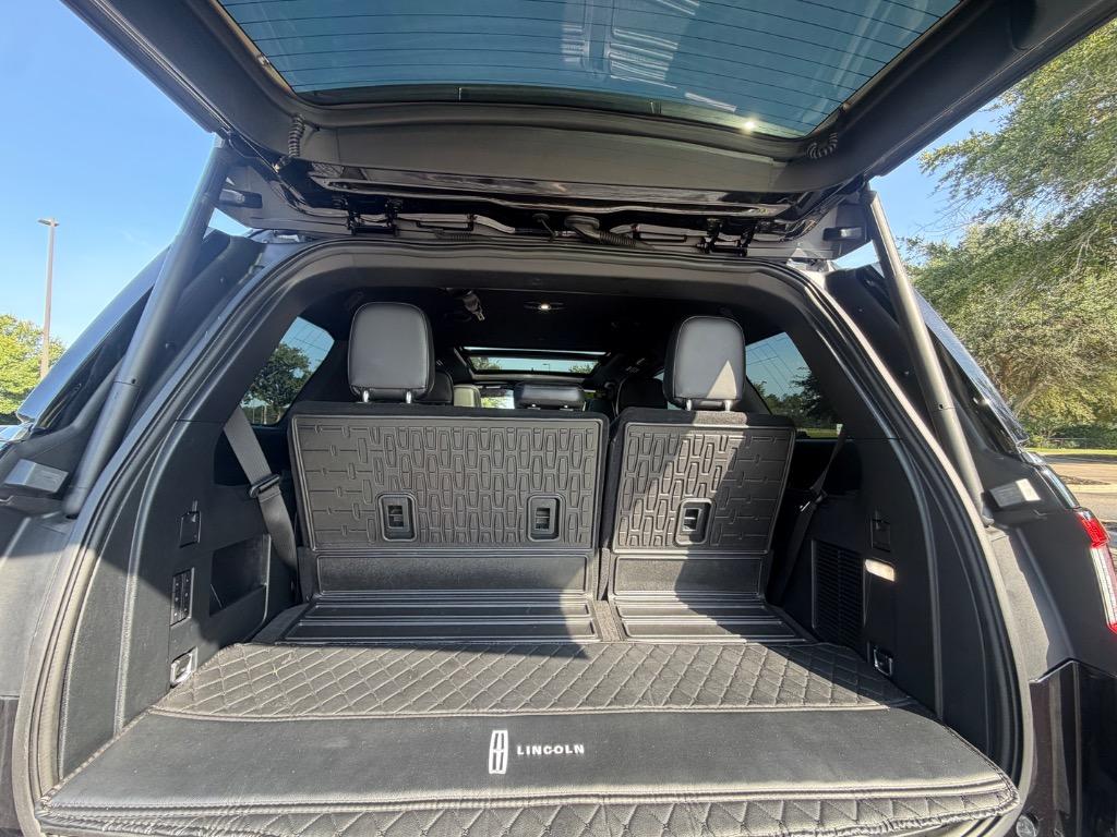 2020 Lincoln Navigator - $37,900