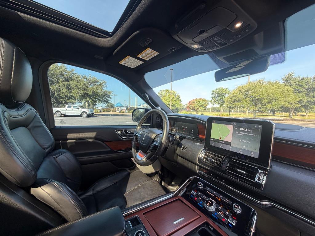 2020 Lincoln Navigator - $37,900