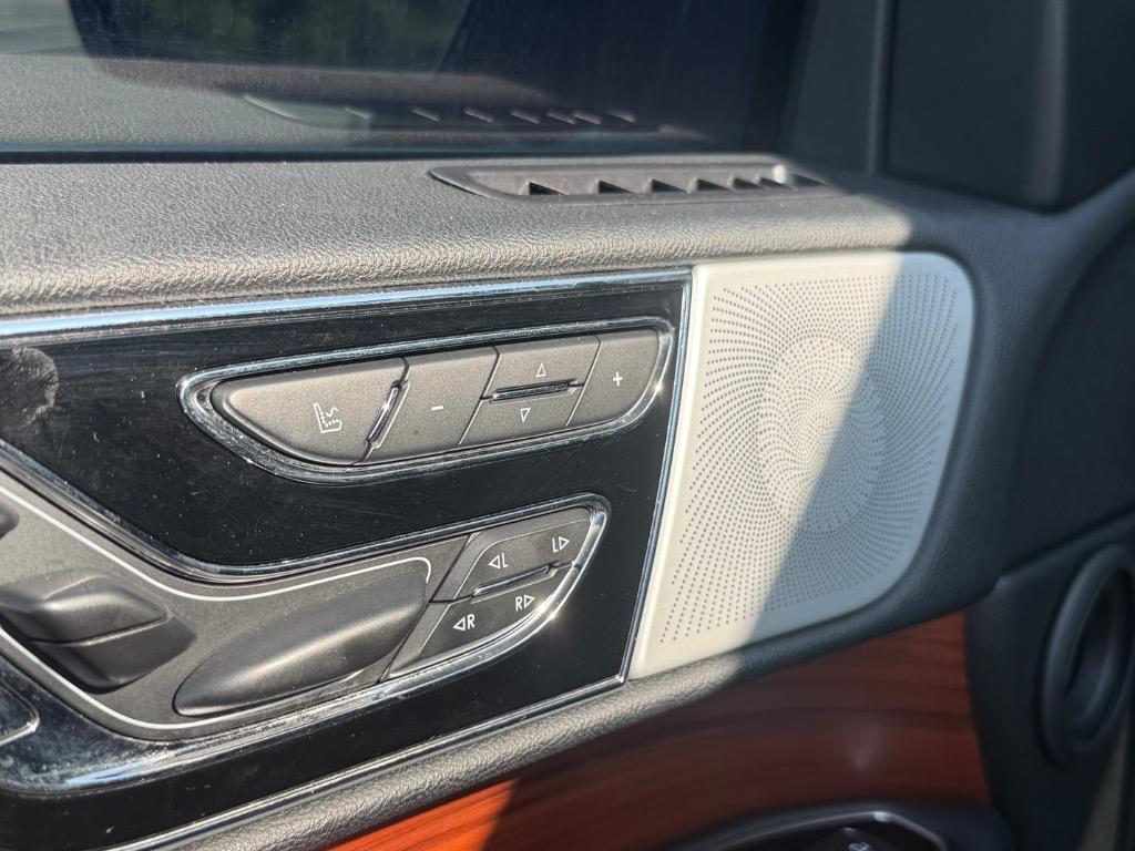 2020 Lincoln Navigator - $37,900