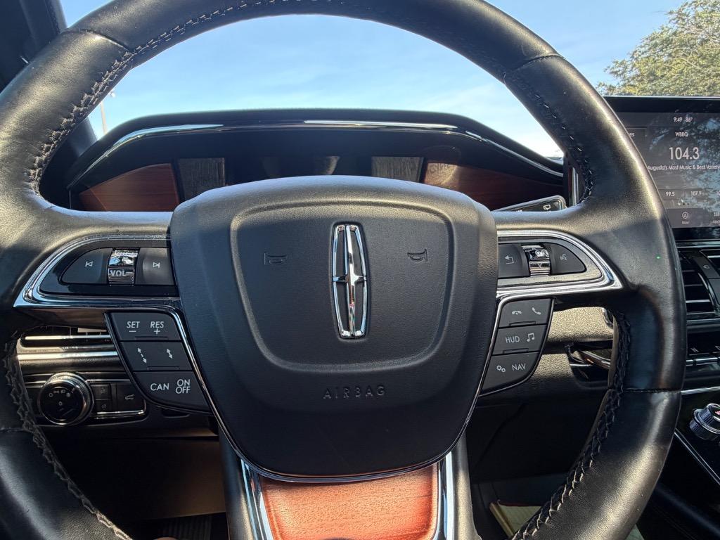2020 Lincoln Navigator - $37,900