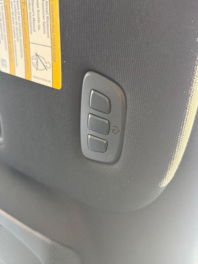 2020 Lincoln Navigator - $37,900
