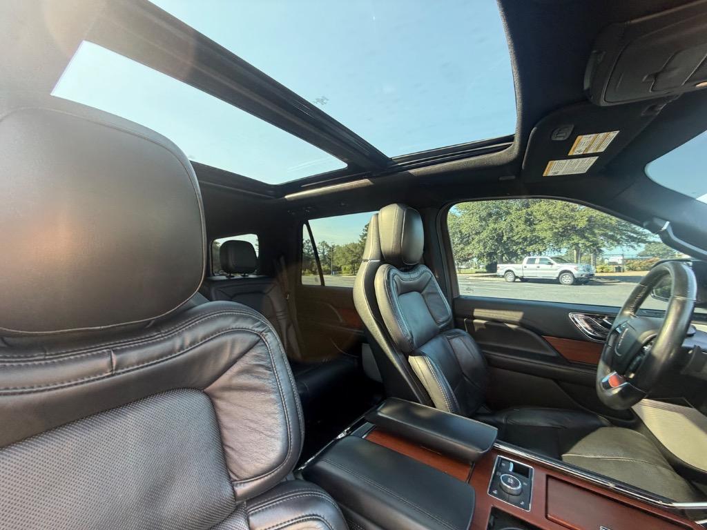 2020 Lincoln Navigator - $37,900