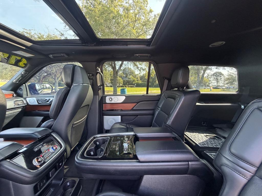 2020 Lincoln Navigator - $37,900