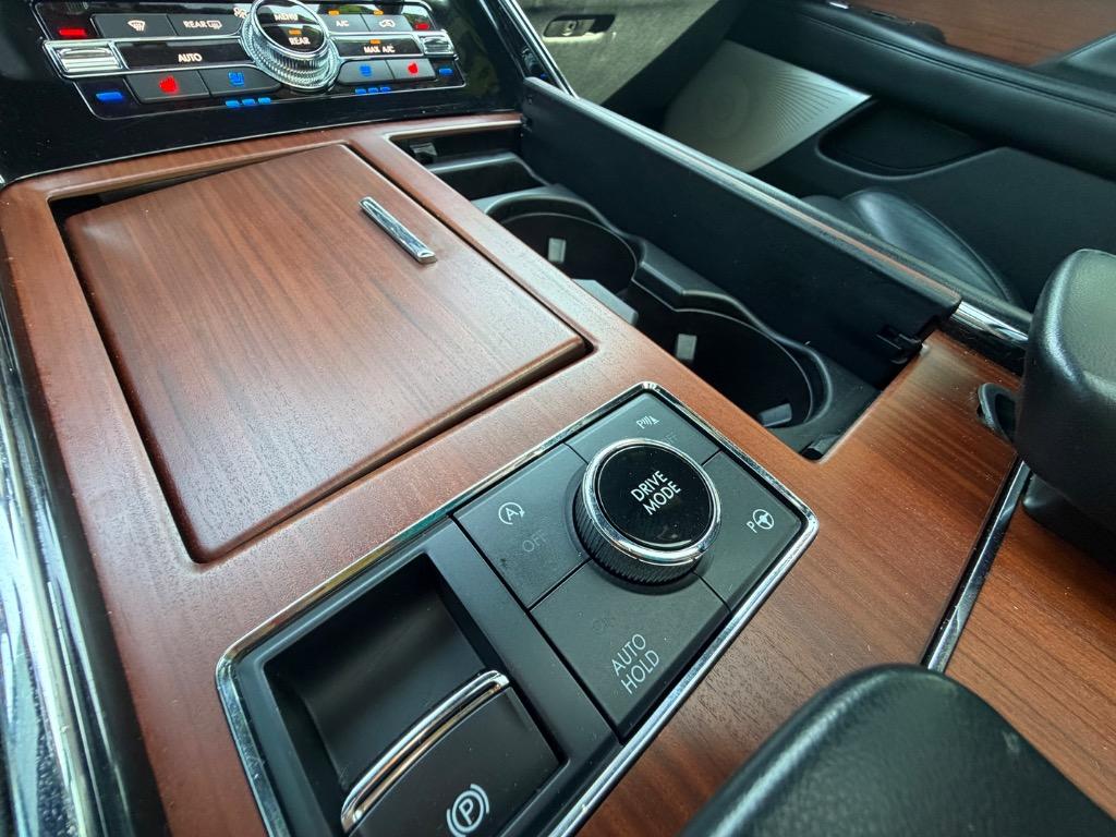 2020 Lincoln Navigator - $37,900