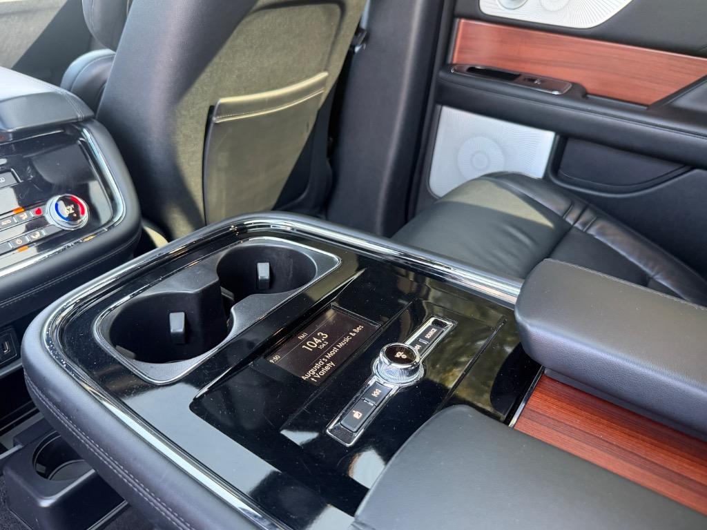 2020 Lincoln Navigator - $37,900