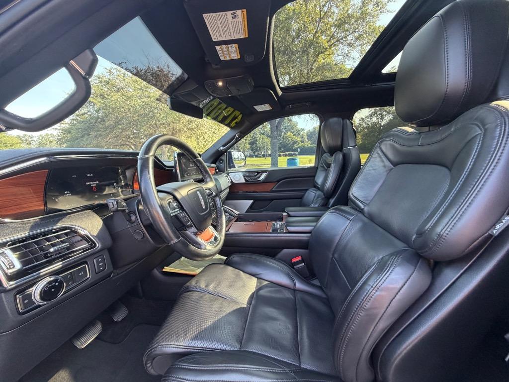 2020 Lincoln Navigator - $37,900