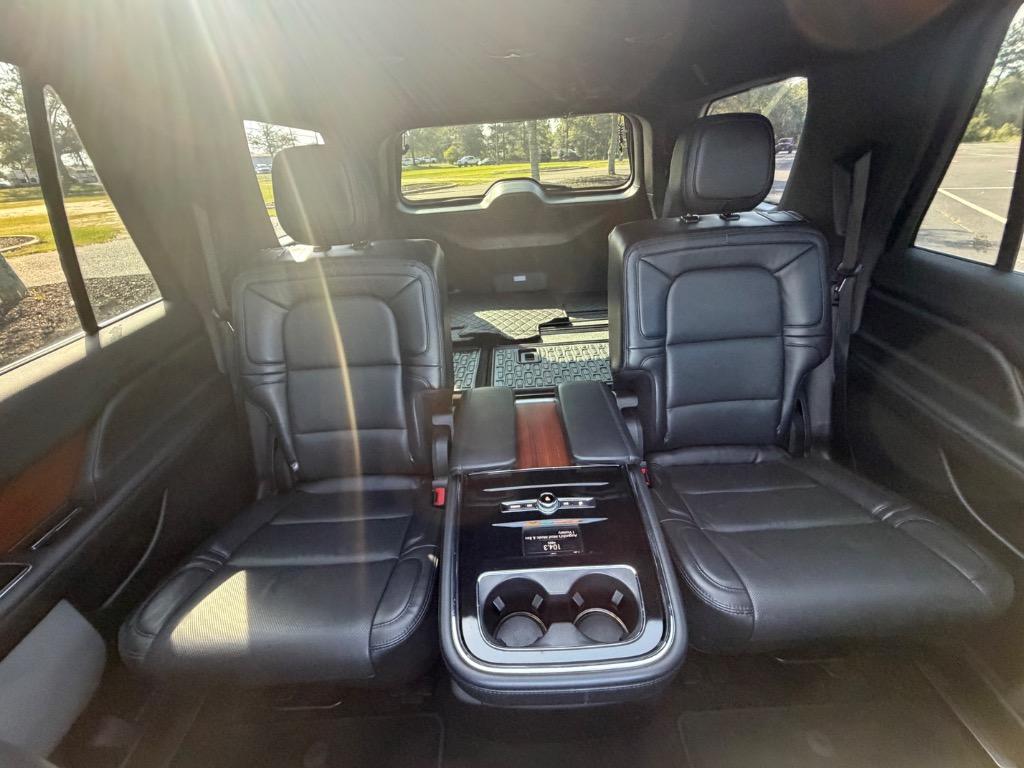 2020 Lincoln Navigator - $37,900