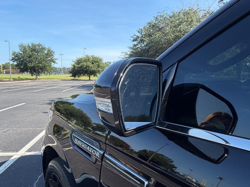 2020 Lincoln Navigator - $37,900