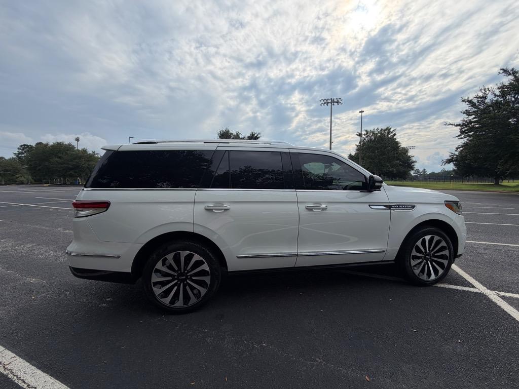 2024 Lincoln Navigator - $69,900