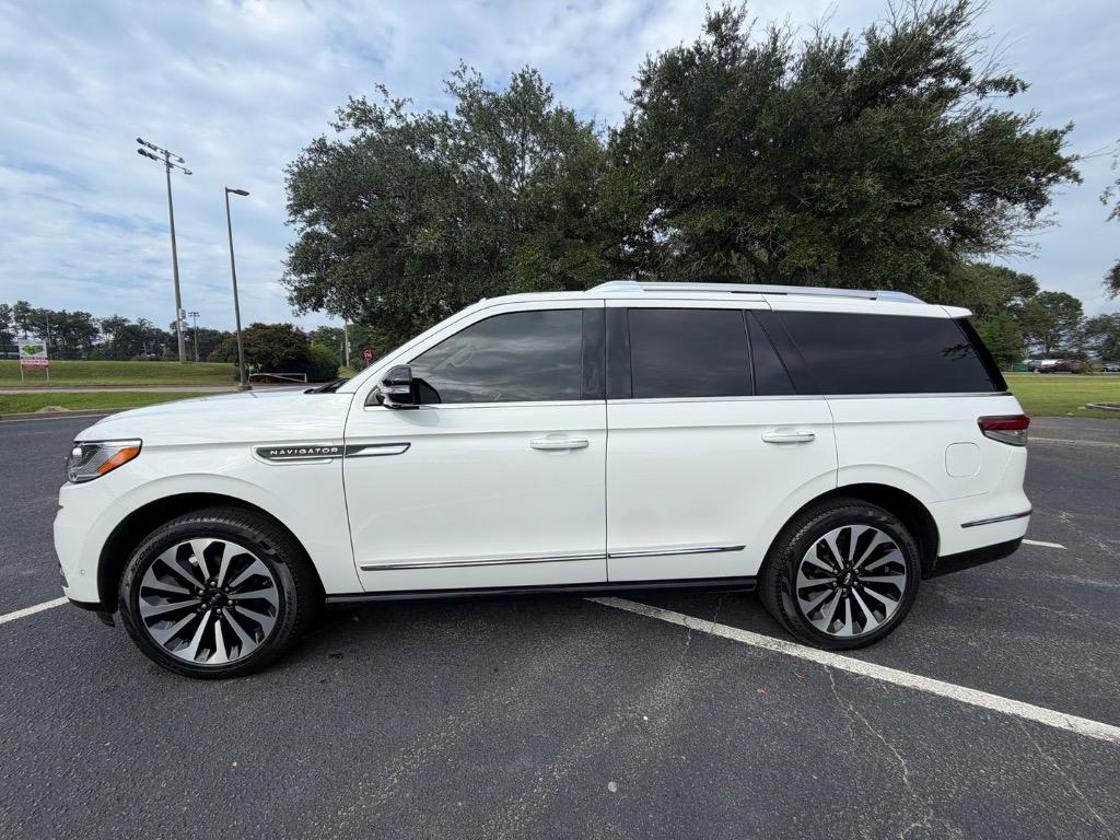 2024 Lincoln Navigator - $69,900