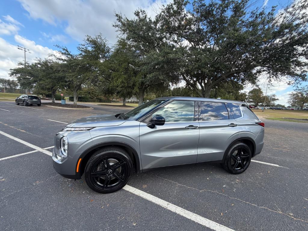 2022 Mitsubishi Outlander - $16,900