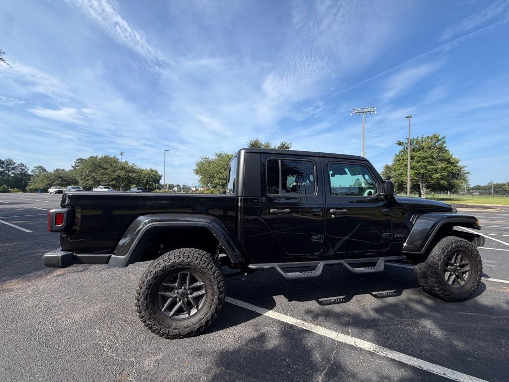 2024 Jeep Gladiator - $36,900