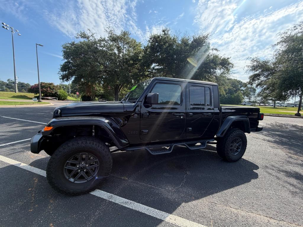 2024 Jeep Gladiator - $36,900