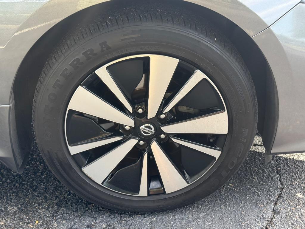 2022 Nissan Altima - $17,900